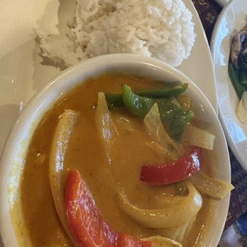 Sweet Basil Thai Cuisine - Yellow Curry with chicken - Thai Near Me - Hurst, Texas Sweet Basil Thai Cuisine - Yellow Curry with chicken - Thai Near Me - Hurst, Texas