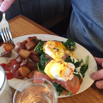 Breakers Café - Breakfast & Brunch Near Me - Stinson Beach, California