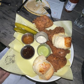La Lucha - 1/2 order fried chicken - Seafood Near Me - Houston, Texas