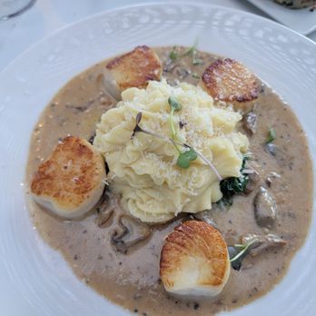 Shadowbrook - scallops with garlic whipped potatoes and mushroom sauce - American Near Me - Capitola, California Shadowbrook - scallops with garlic whipped potatoes and mushroom sauce - American Near Me - Capitola, California