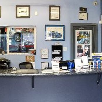Bimmer PhD Motorsports - Our relaxed lobby with Wi-Fi, will help you relax as your BMW gets a pampered service. - Auto Repair Near Me - Pasadena, California