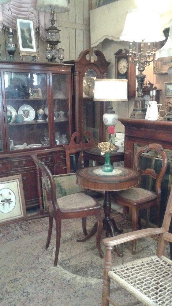 Bluebonnet Antiques & Refinishing Image