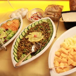 Restaurant Vulkan - Frisch zubereitete Salate und Früchte