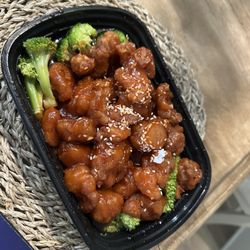 New Jin Jin Buffet - Sesame chicken