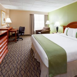 Holiday Inn Clark - Newark Area - Well Appointed Accommodations in our King Suite.
