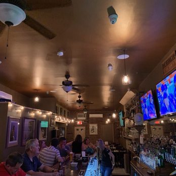Doc Hennigans Tavern - Full bar layout of Doc Hennigans - Pubs Near Me - Staten Island, New York