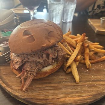 Bull And Barrel - Sports Bars Near Me - Chicago, Illinois