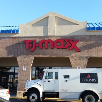 T J Maxx - Storefront - Shoe Stores Near Me - Peabody, Massachusetts