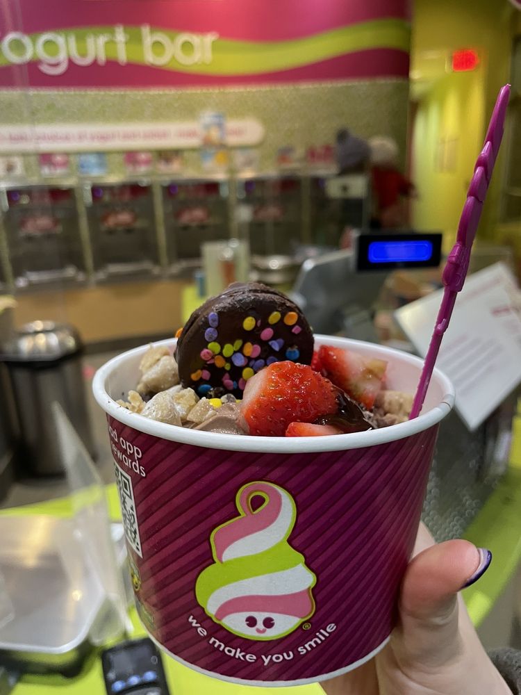 MENCHIE’S FROZEN YOGURT CLOSED Updated March 2024 82 Photos & 52