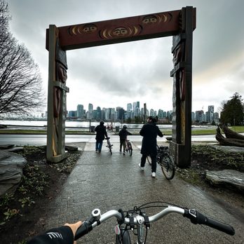 Stanley Park - Cedar gateway - Parks Near Me - Vancouver, British Columbia
