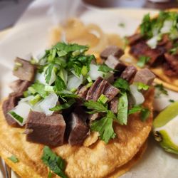 Cocina Doña Chuyita - Lengua taco