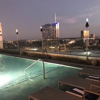 Azul Rooftop - Pool at the bar - Cocktail Bars Near Me - Austin, Texas