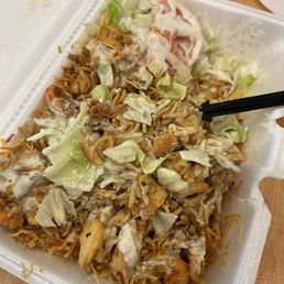 Chicken, spicy rice with white sauce Chicken, spicy rice with white sauce
