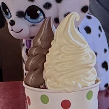 Yumi Yogurt - Large yogurt with half vanilla and chocolate - Ice Cream & Frozen Yogurt Near Me - San Mateo, California Yumi Yogurt - Large yogurt with half vanilla and chocolate - Ice Cream & Frozen Yogurt Near Me - San Mateo, California