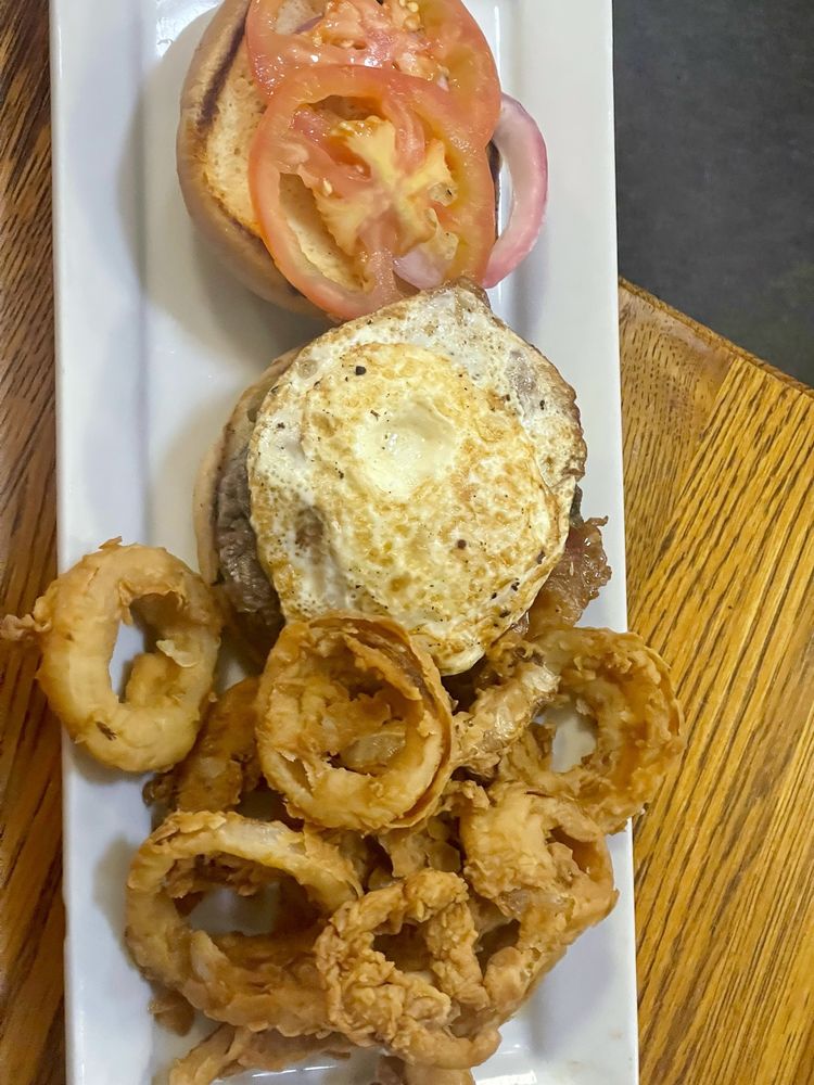 Heroes Restaurant & Pub