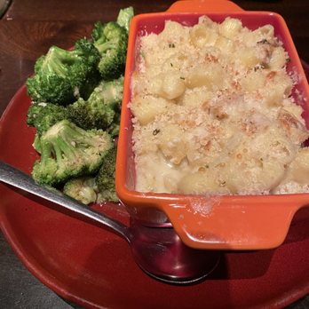 The Lansdowne Pub - Mac n cheese with chk - Irish Near Me - Uncasville, Connecticut