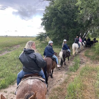12 Mile Stables - Horseback Riding Near Me - Aurora, Colorado