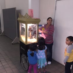 Popcorn lady