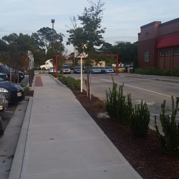 Chick-fil-A - Two lanes in the drive-thru - Fast Food Near Me - Portsmouth, Virginia