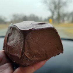 Louie's Bakery - Their mini cake is amazing!