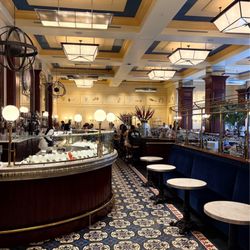 Bouchon - Inside.
