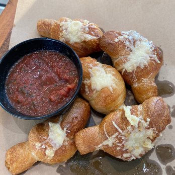 Lantern Pizza - Garlic knots - Pizza Near Me - Downers Grove, Illinois