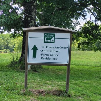 Auerfarm - Sign - Hiking Near Me - Bloomfield, Connecticut