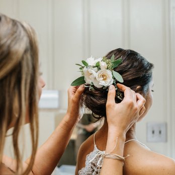 MDS Florist - Loved the floral hairpiece that they made. - Florists Near Me