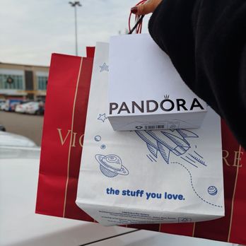 Lynnhaven Mall - Shopping bags - Shopping Centers Near Me - Virginia Beach, Virginia