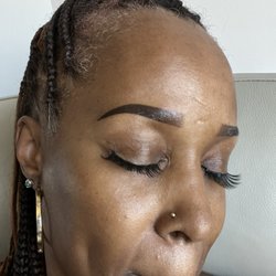 Nady B - Ombré brows