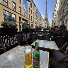 Perfect spot close to the Eiffel Tower! Perfect spot close to the Eiffel Tower!