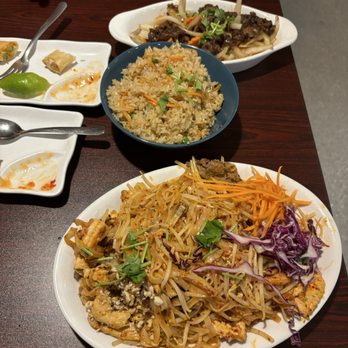 Broccoli - Chicken Pad Thai, Fried Rice, Beef - Asian Fusion Near Me - Schiller Park, Illinois