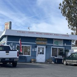 Albert's Meat Market & Deli - Cute little spot.