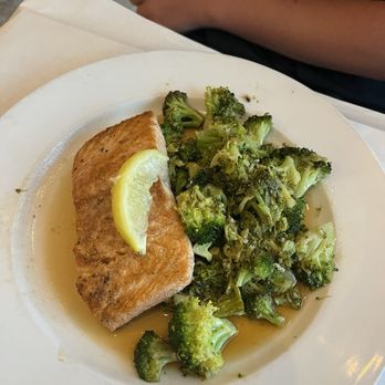 Splash by the Sea - Salmon with double order of broccoli - Seafood Near Me - North Topsail Beach, North Carolina