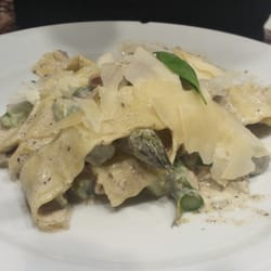 Trattoria - Pappardelle z szynką parmeńska, szparagami i sosem truflowym