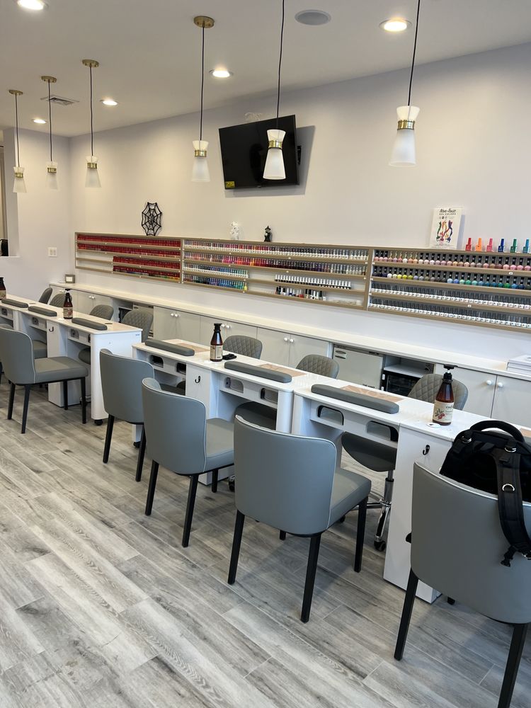 DAISY NAILS Updated September 2024 16 Photos 110A Broadway