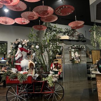 La Mint - Vietnamese Kitchen - 12/22/23 Cool decor - Vietnamese Near Me - Reno, Nevada