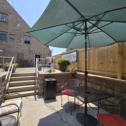 Gorman's Pub - Outdoor seating