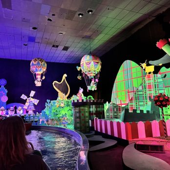Its A Small World - Hot Air Balloons! - Amusement Parks Near Me - Anaheim, California