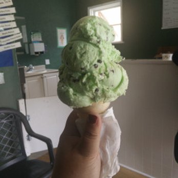 Big Scoops - Mint Chocolate Chip - Ice Cream & Frozen Yogurt Near Me - Hamilton, Ontario
