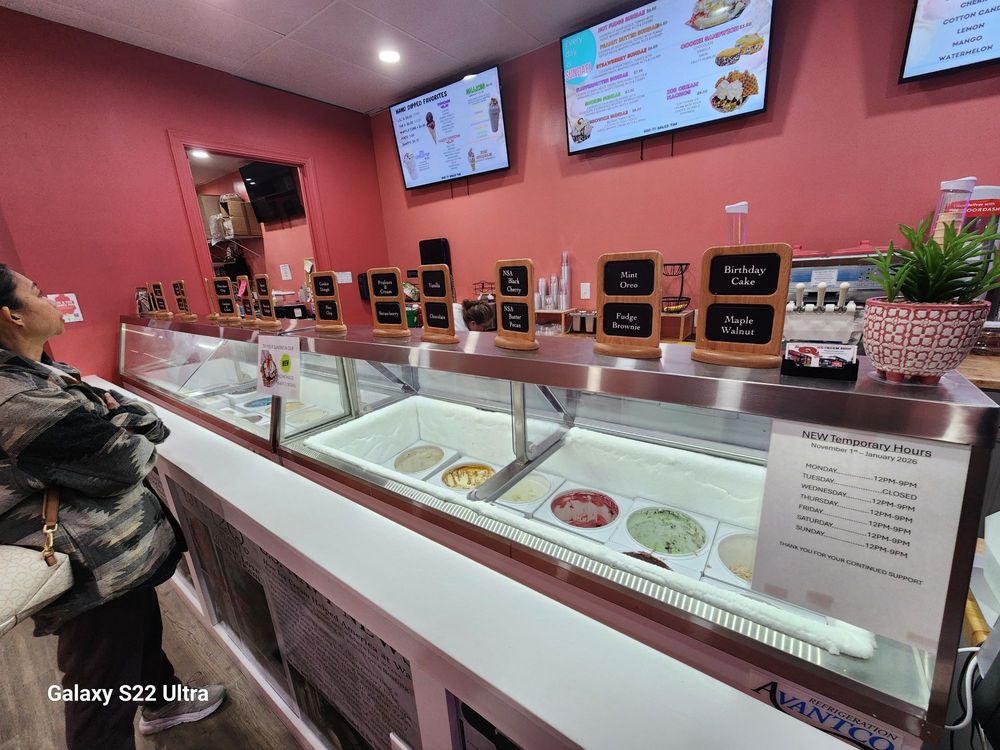 The Q Too Ice Cream Shop Logo