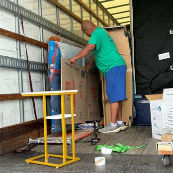 Sunstate Moving - Gus was on time, moved everything carefully with no damages, and offered a very good price. - Movers Near Me