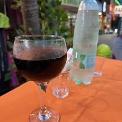 La Vaca Enamorada - Malbec and soda water