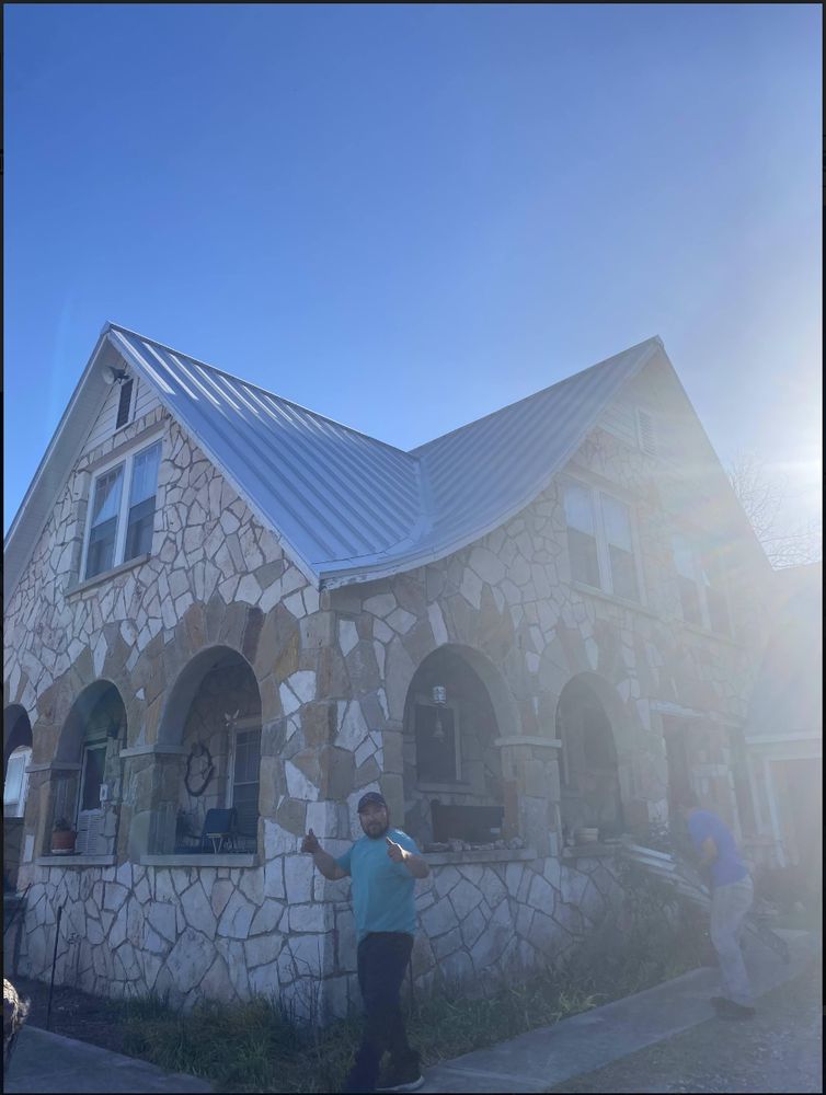 Slide of DeAlba Roofing & Construction