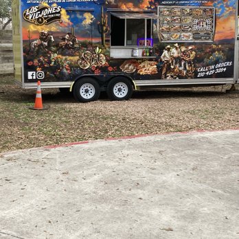 Los Viejones - The trailer and area - Mexican Near Me - San Antonio, Texas Los Viejones - The trailer and area - Mexican Near Me - San Antonio, Texas