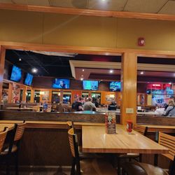 Applebee's Grill + Bar - Tables