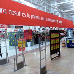Sorianna Hiper - The store was very crowded but I made most of the people disappear.