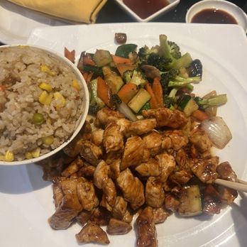 Fumi Hibachi Sushi and Bar - Chicken Hibachi Side Fried Rice - Sushi Bars Near Me - Duluth, Georgia Fumi Hibachi Sushi and Bar - Chicken Hibachi Side Fried Rice - Sushi Bars Near Me - Duluth, Georgia