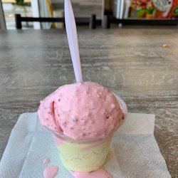 La Michoacana - Strawberry and Pistachio Ice Cream.
