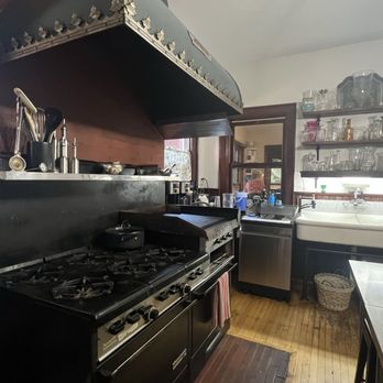 Inn Buffalo - Kitchen area - look at that sink! - Hotels Near Me - Buffalo, New York